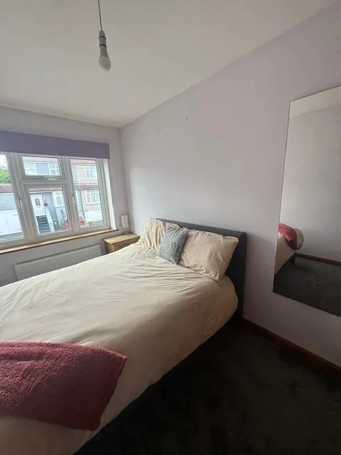 Room Iris Crescent in Greater London