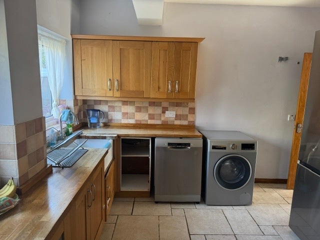 Room Iris Crescent in Greater London
