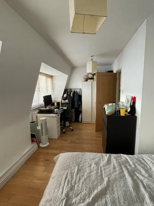 Room Kentish Town Road in Greater London