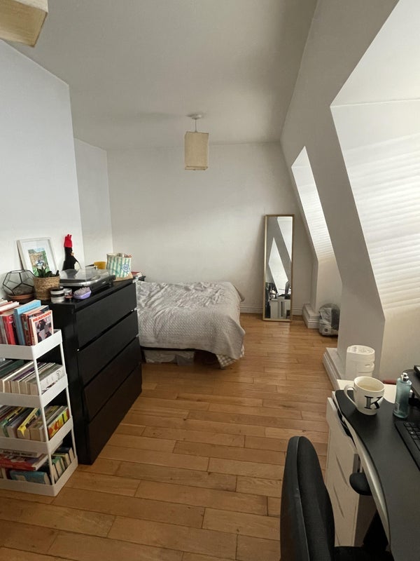 Room Kentish Town Road in Greater London