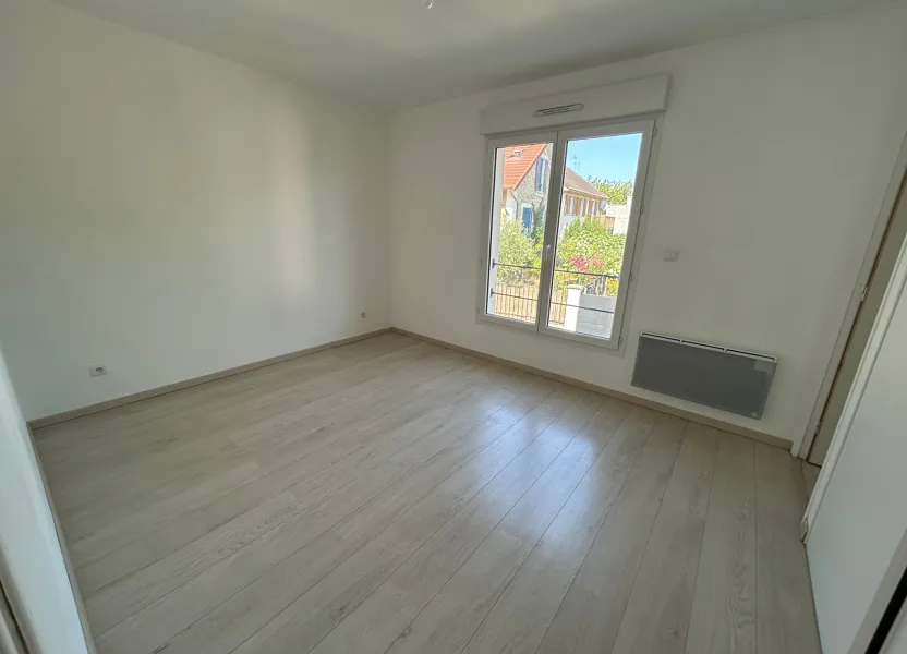 Flat Esplanade de la Ferme in Boussy-Saint-Antoine