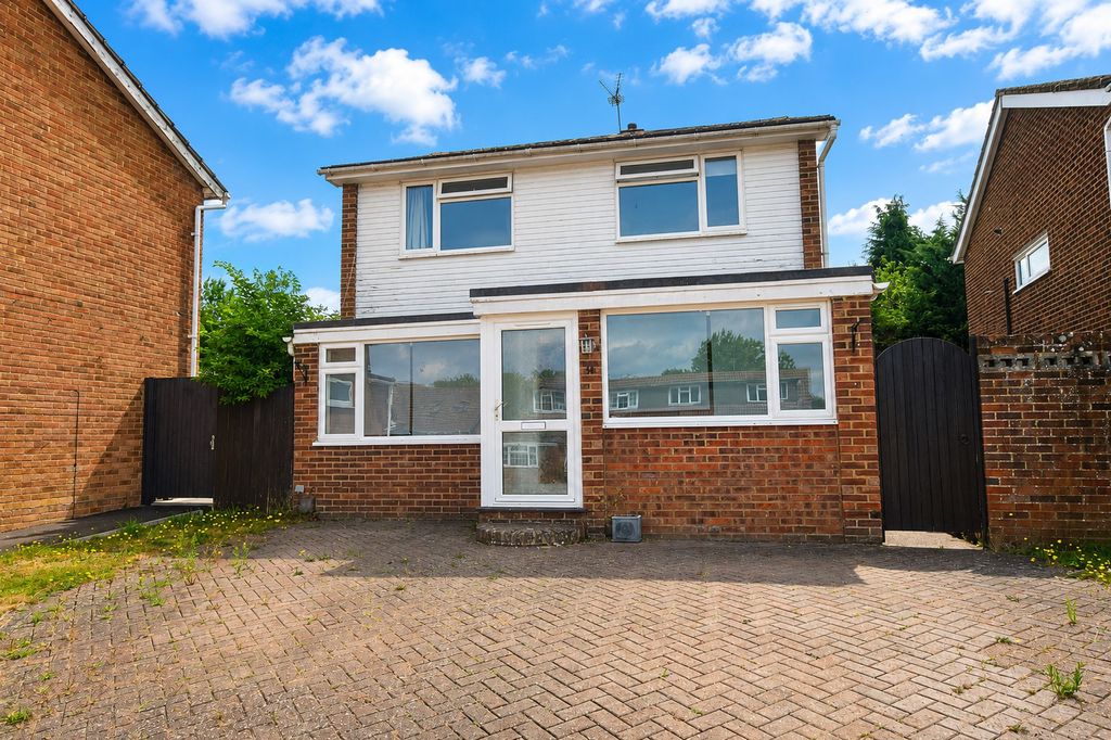 House Mynn Crescent in Maidstone