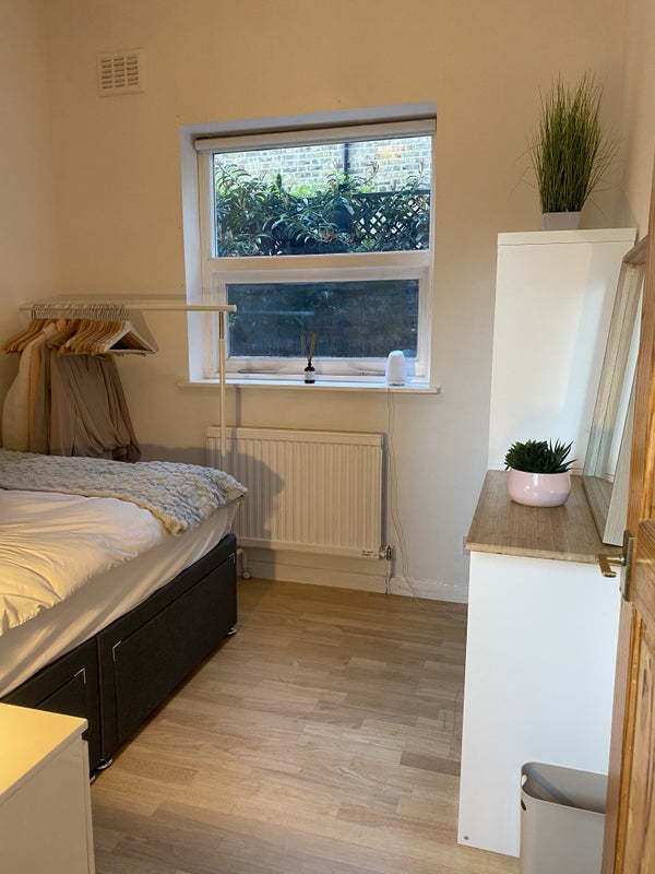 Room Brondesbury Villas in Greater London