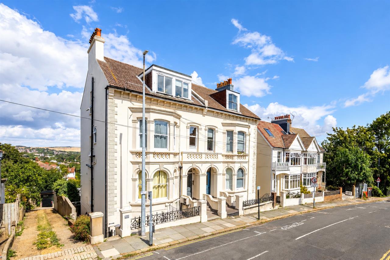 Flat Highcroft Villas in Brighton