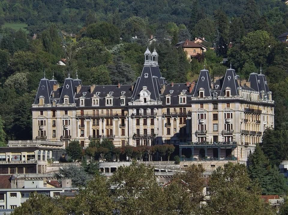 Flat Square Jean Moulin in Aix-les-Bains