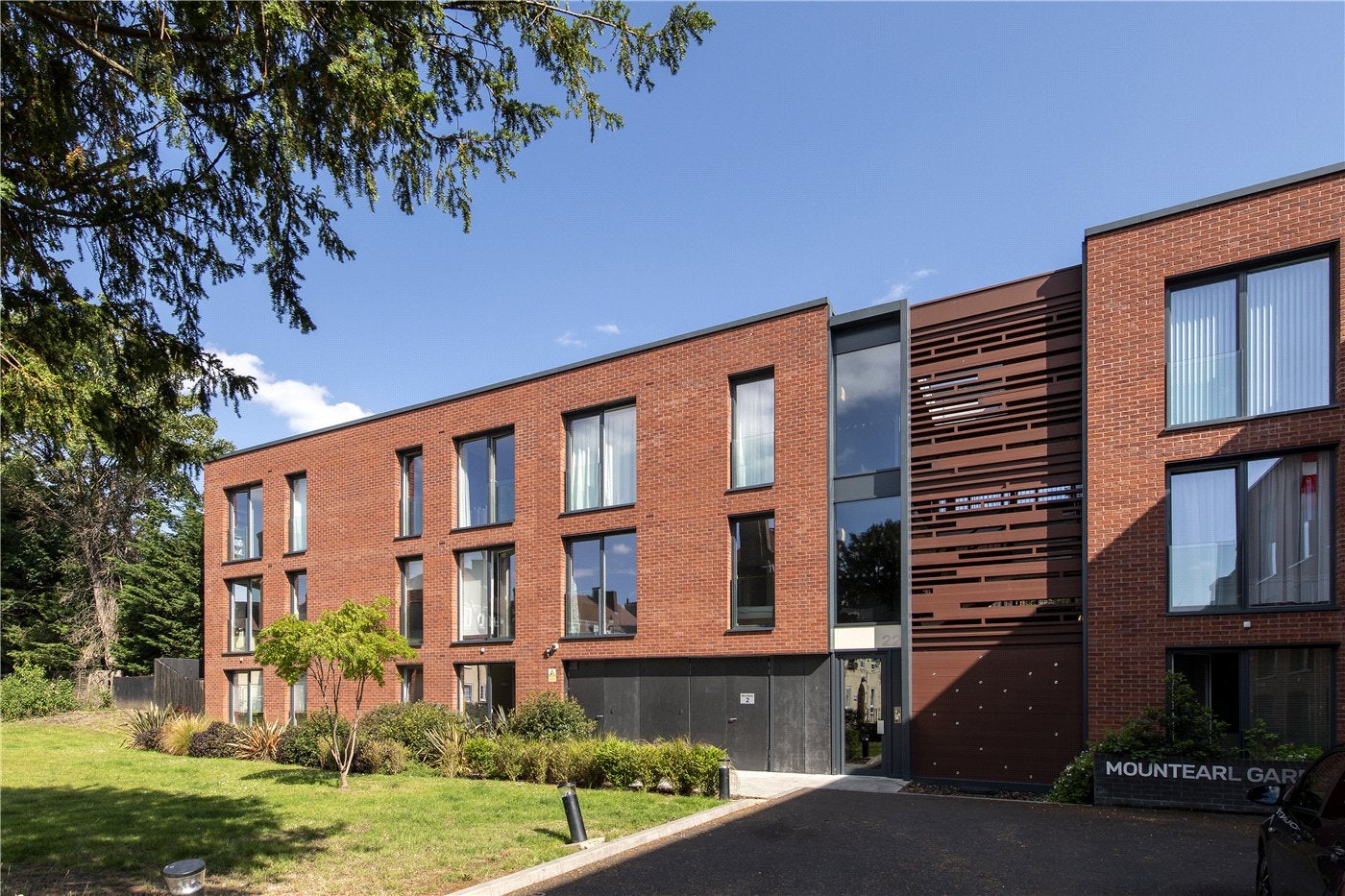 Flat Adare Walk in Greater London