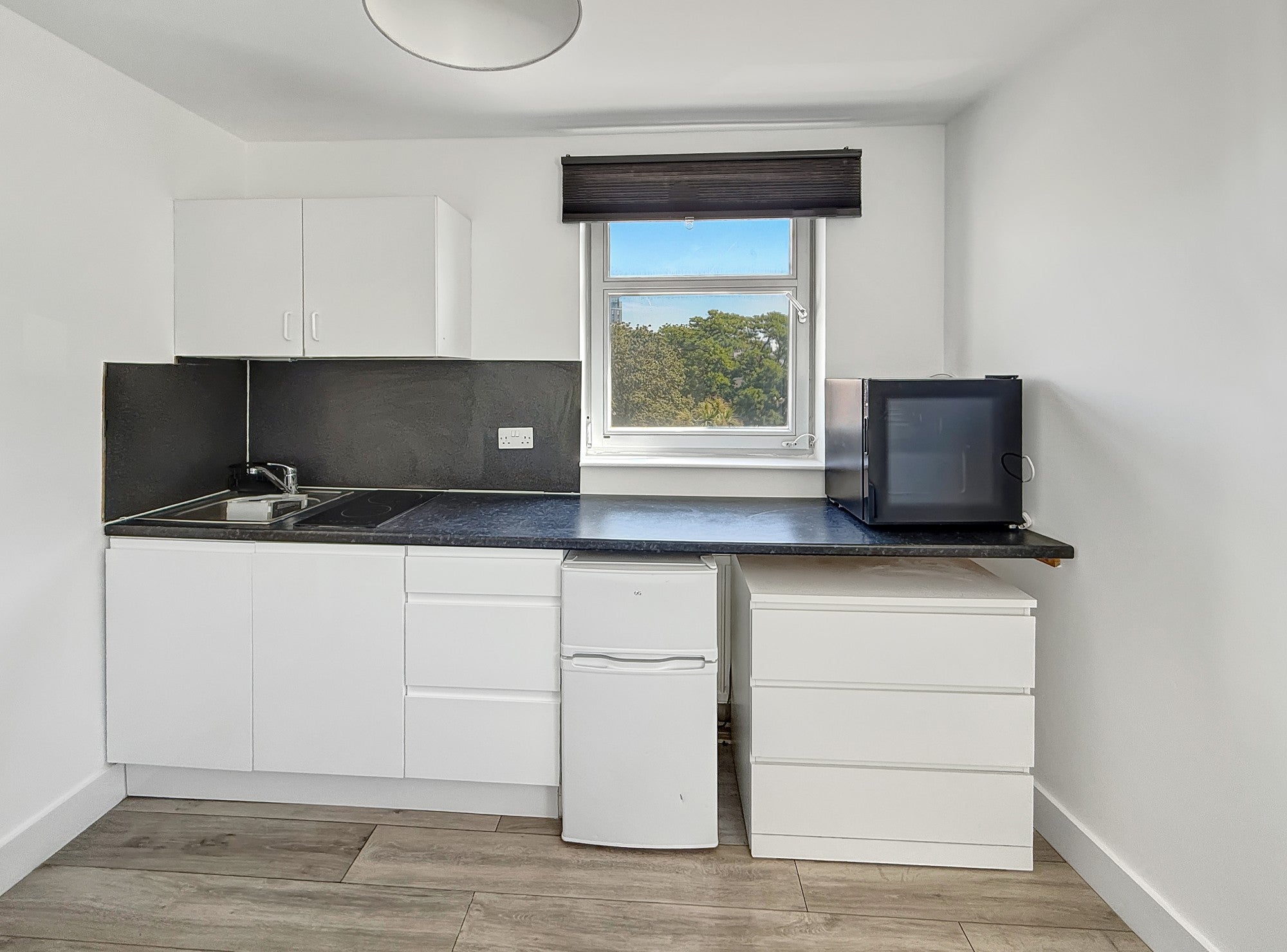 Flat Clayponds Lane in Greater London
