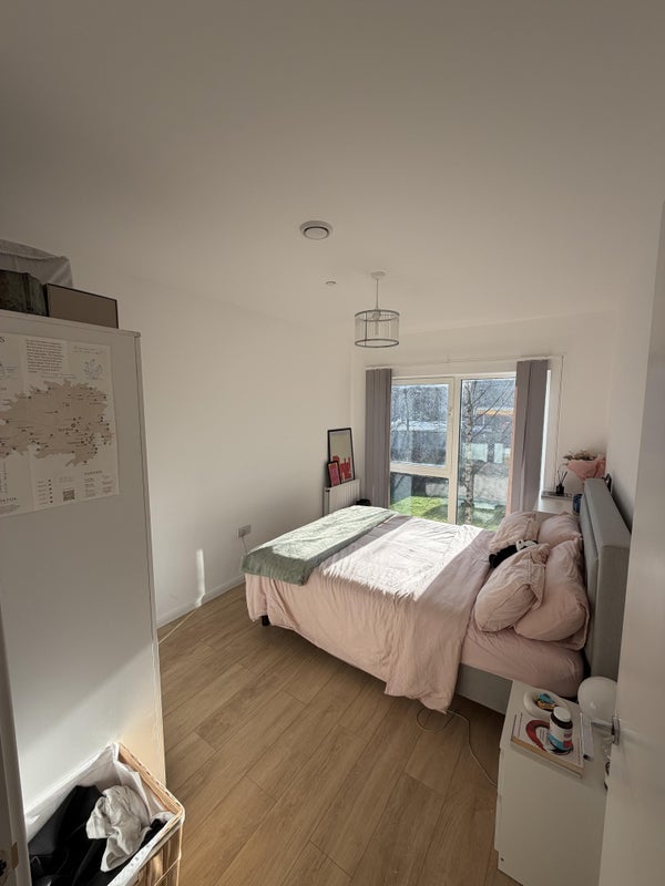 Room Juniper Drive in Greater London