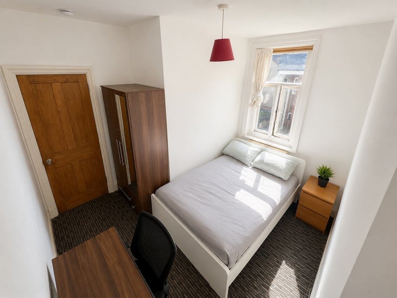 Room Cranleigh Road in Greater London