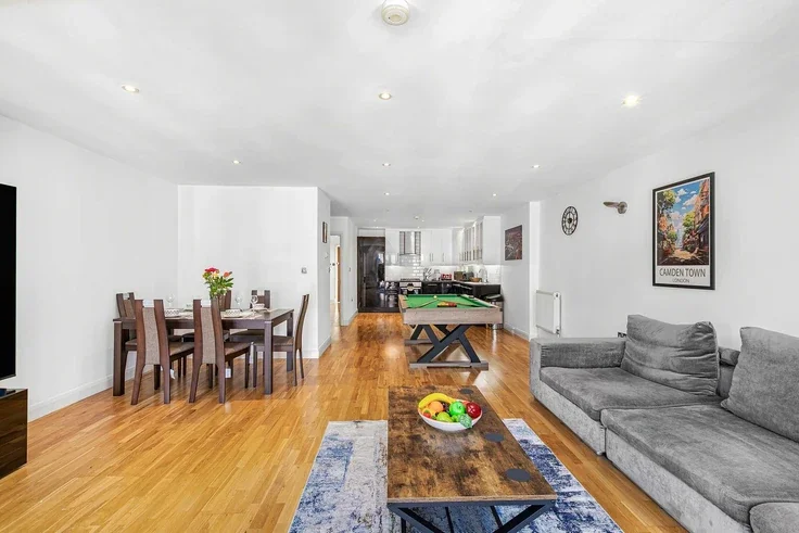 Flat Pitfield Street in Greater London