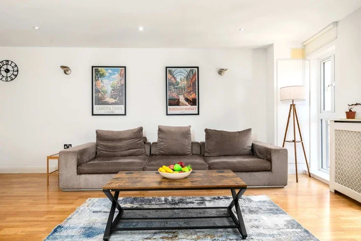 Flat Pitfield Street in Greater London