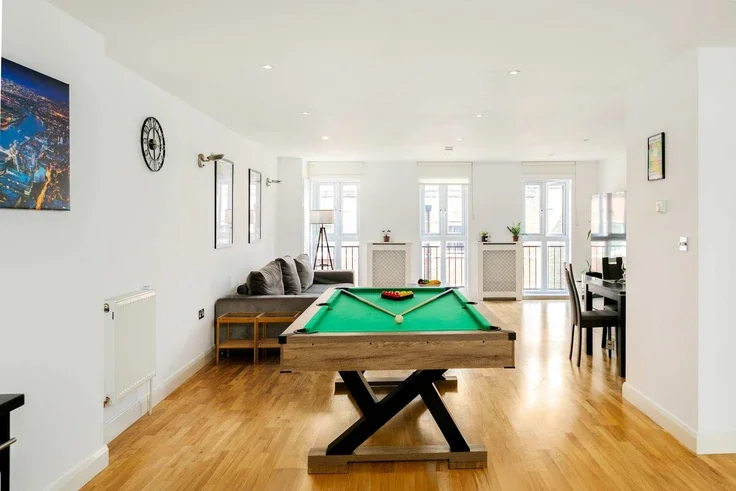 Flat Pitfield Street in Greater London