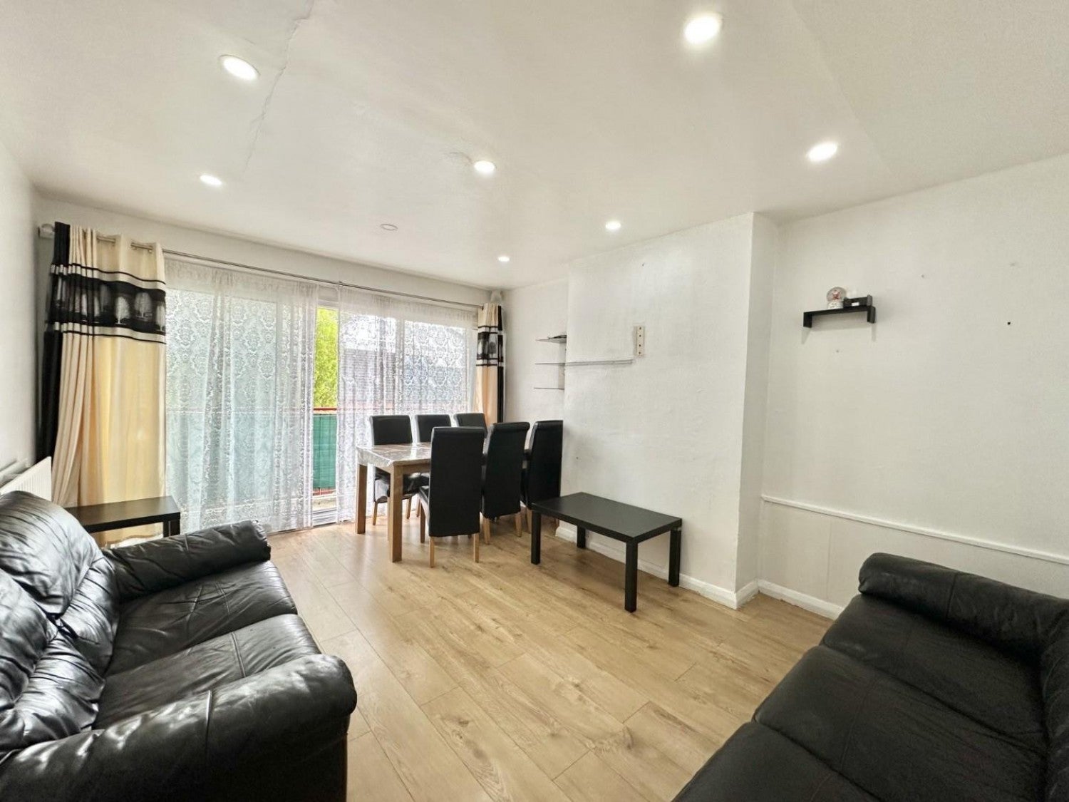 Flat Bourne Avenue in Greater London