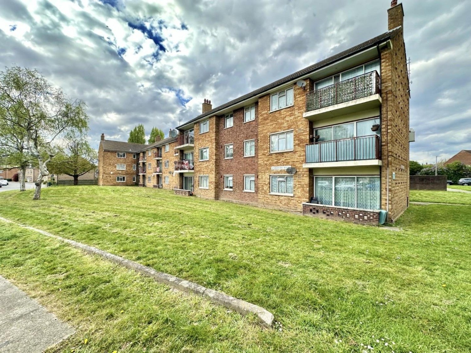 Flat Bourne Avenue in Greater London