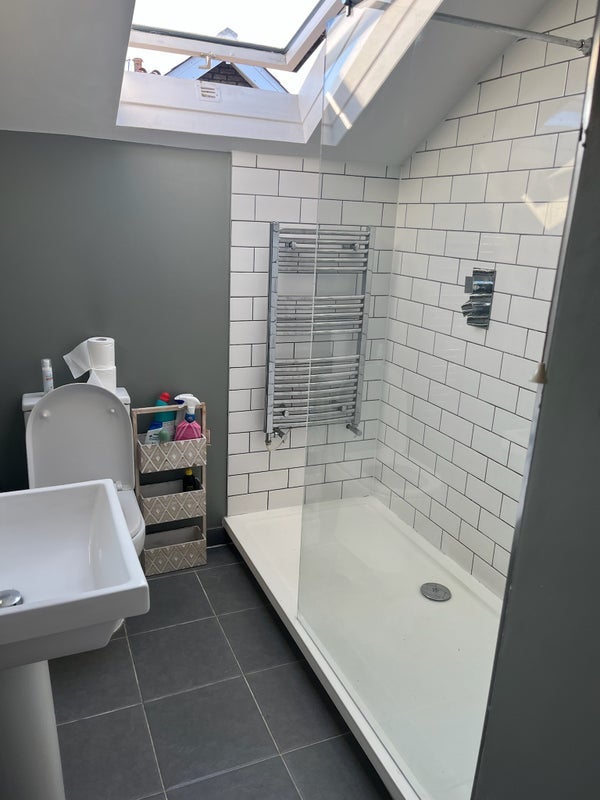 Room Earlsfield Road in Greater London
