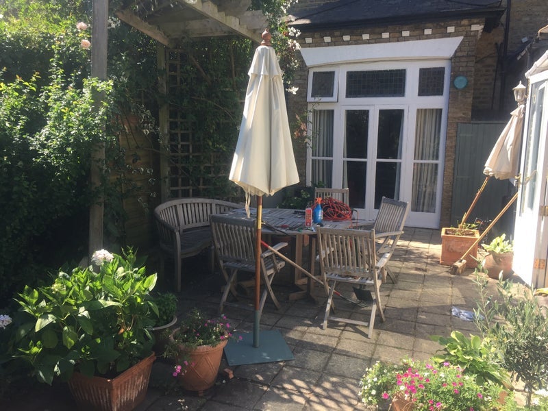 Room Earlsfield Road in Greater London