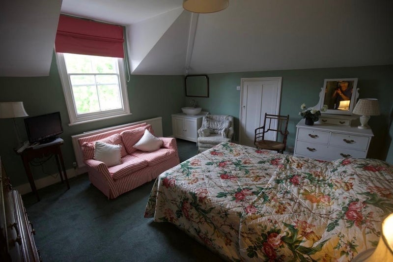 Room Earlsfield Road in Greater London
