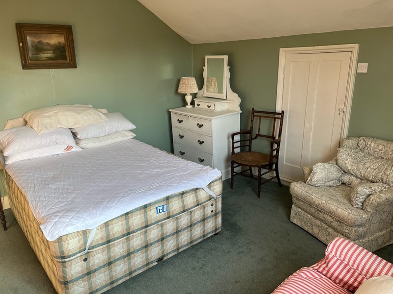 Room Earlsfield Road in Greater London