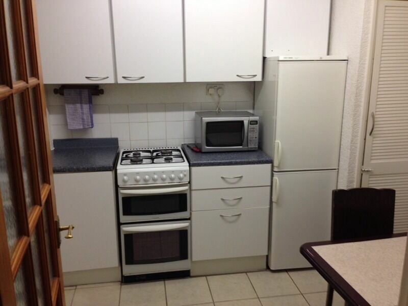 Room Bromley Street in Greater London