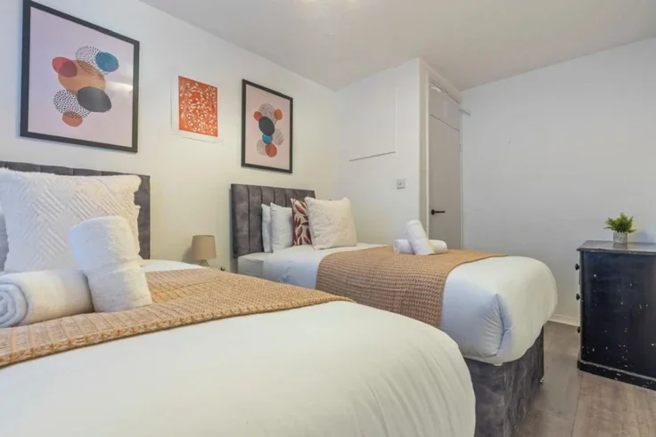 Flat Wyfold Road in Greater London