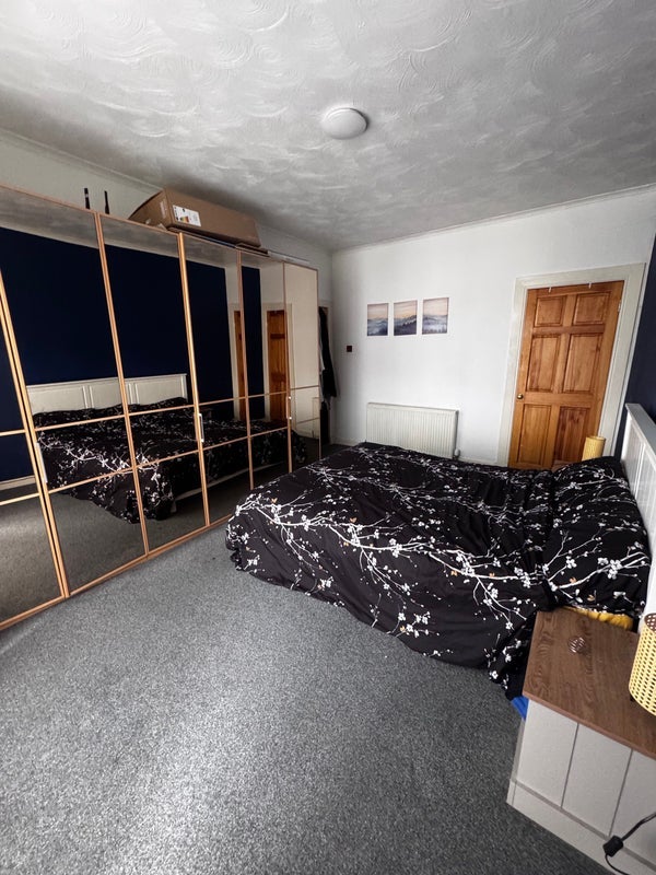 Room Glencroft Road in Glasgow