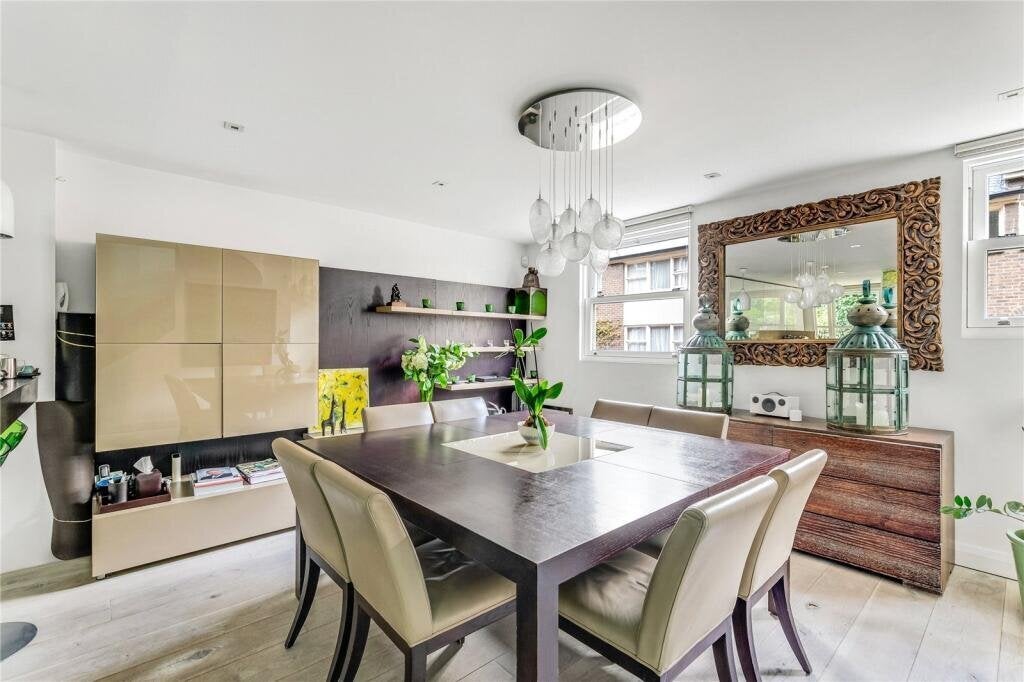 House Stanhope Gardens in Greater London