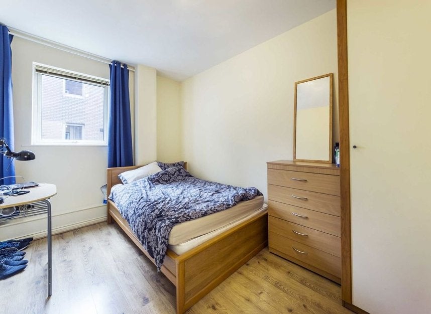 Flat Aldersgate Street in City of London
