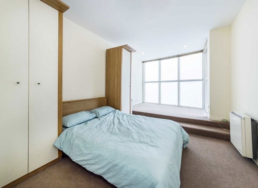 Flat Aldersgate Street in City of London