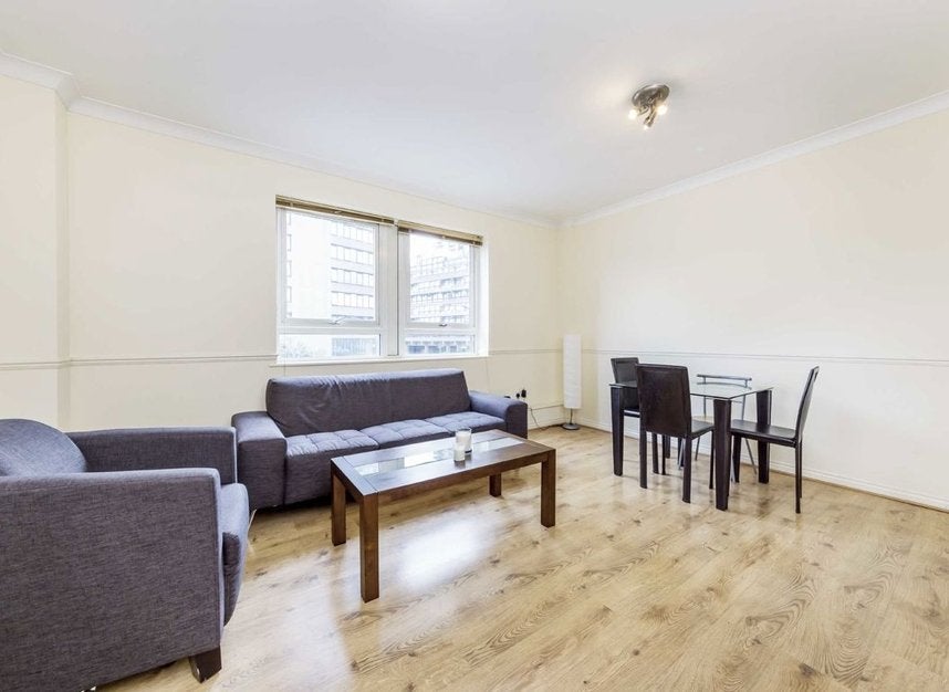Flat Aldersgate Street in City of London