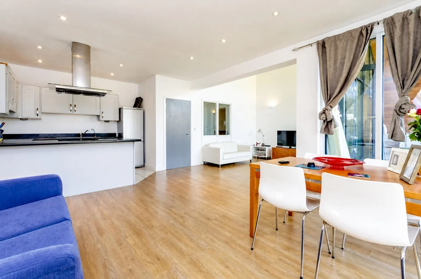 Flat Victoria Way in Woking