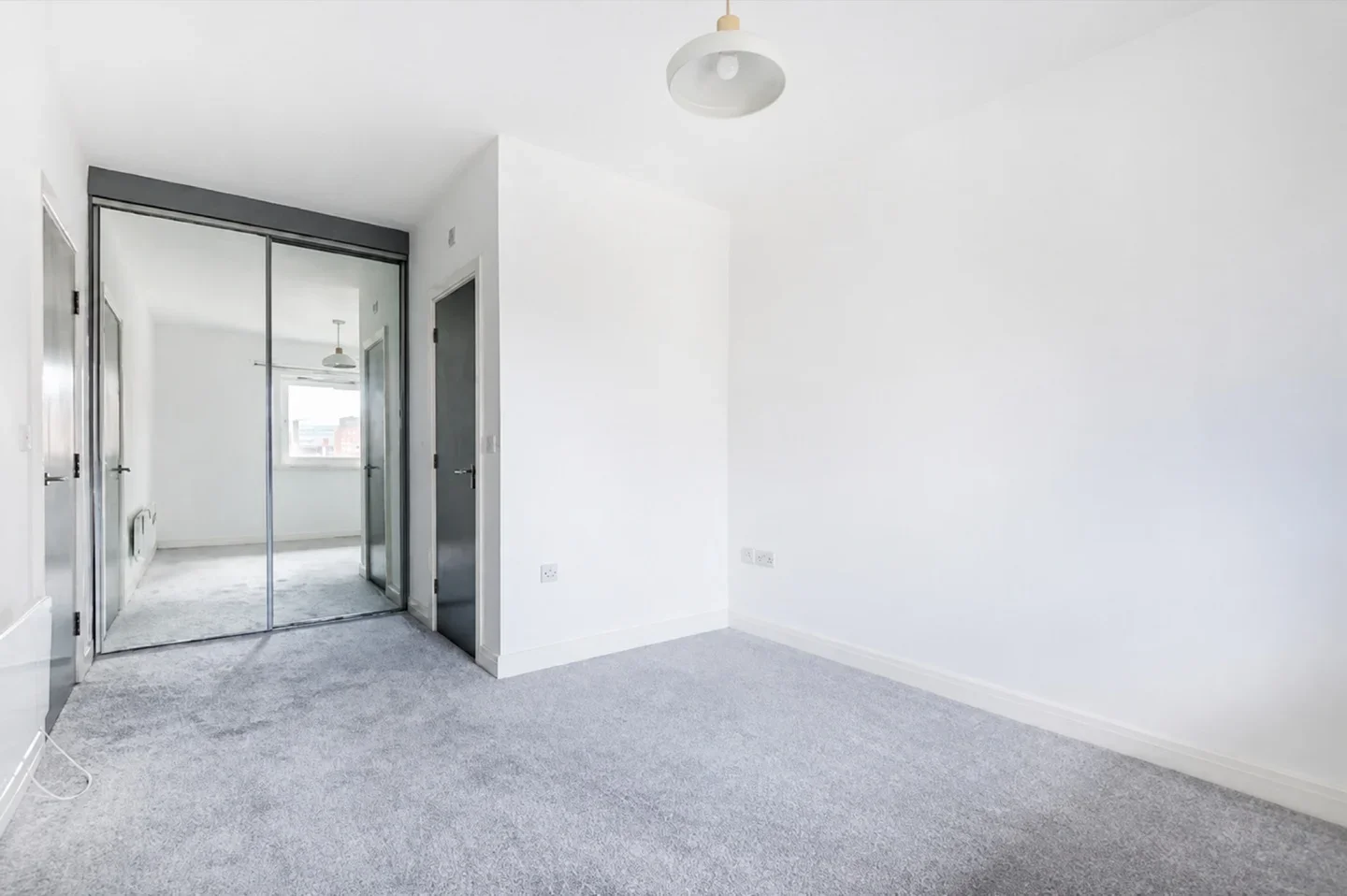 Flat Victoria Way in Woking