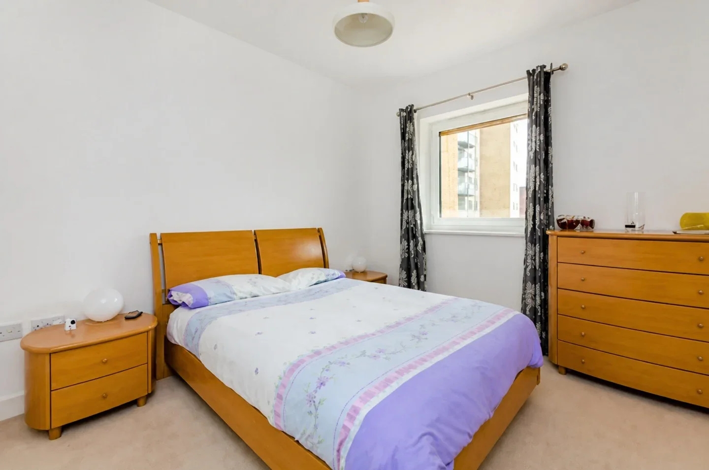 Flat Victoria Way in Woking