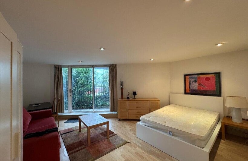 Flat Newton Place in Greater London