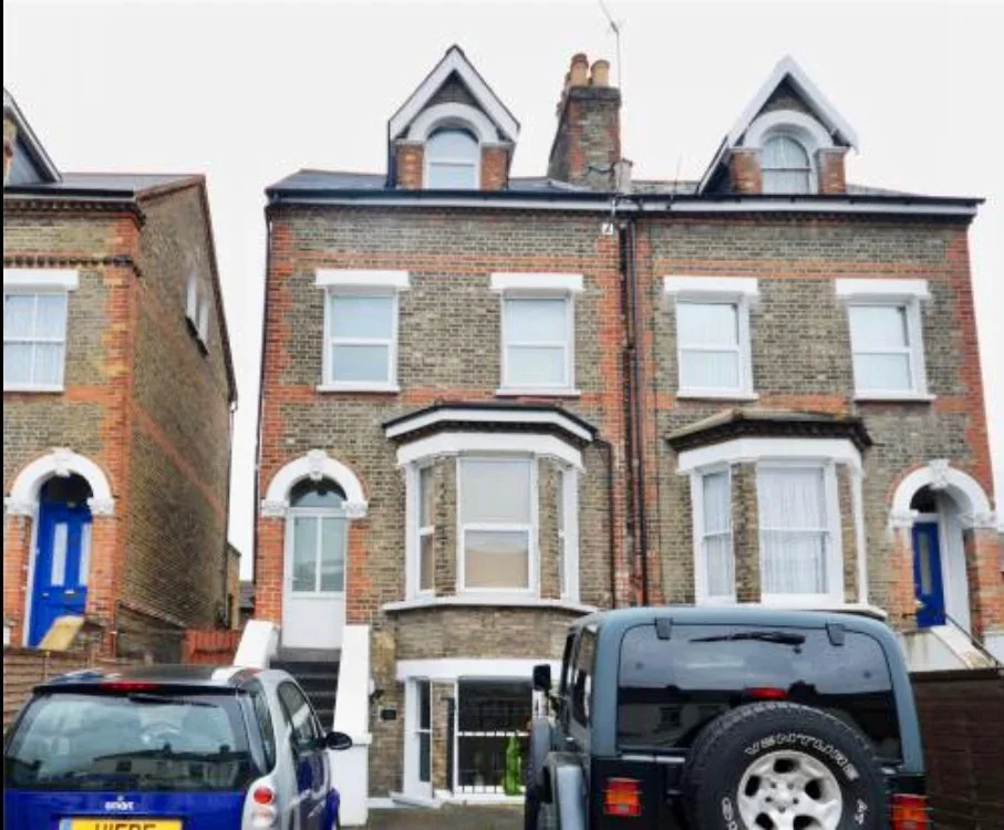 House Merton Road in Greater London