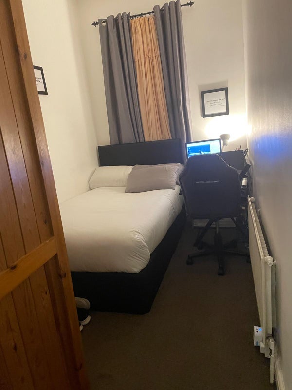Room Ingledew Crescent in Leeds