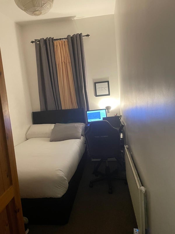 Room Ingledew Crescent in Leeds