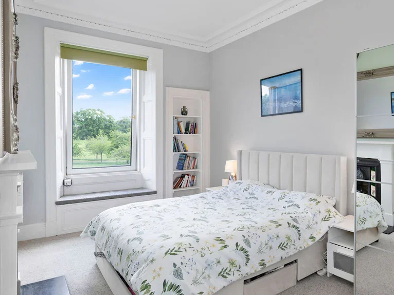 Flat Harrison Gardens in City of Edinburgh