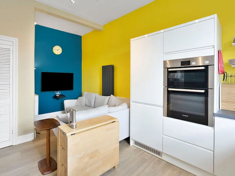 Flat Harrison Gardens in City of Edinburgh