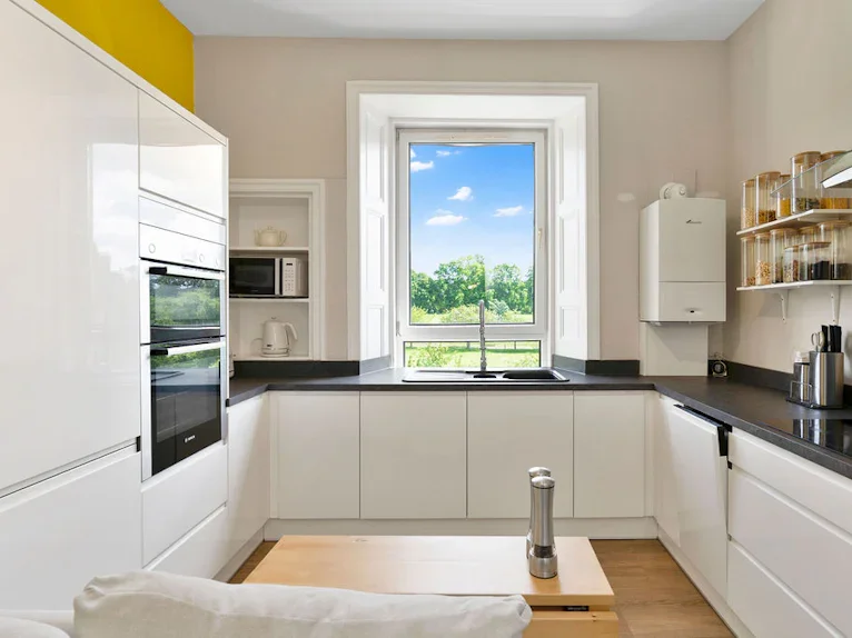 Flat Harrison Gardens in City of Edinburgh