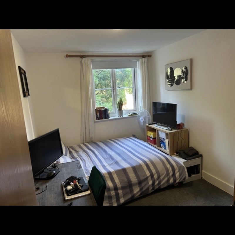 Room Victory Place in Greater London