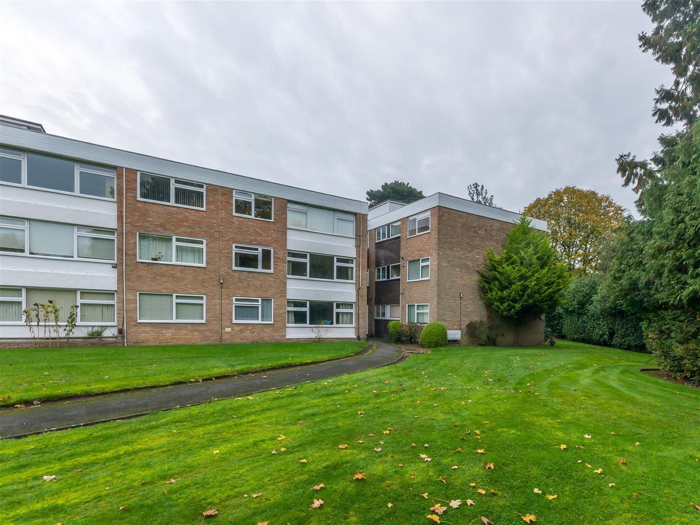 Flat Heathfield Close in Potters Bar