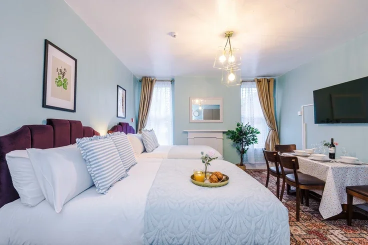 Room De Normanville Avenue in Royal Leamington Spa