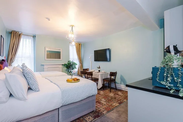 Room De Normanville Avenue in Royal Leamington Spa