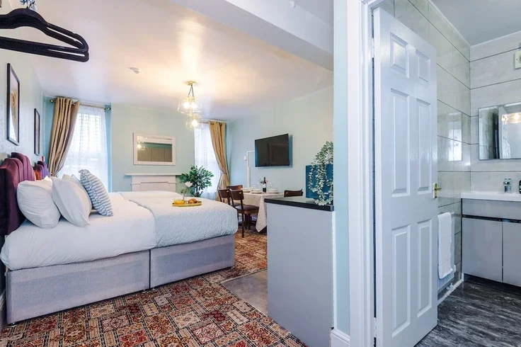 Room De Normanville Avenue in Royal Leamington Spa