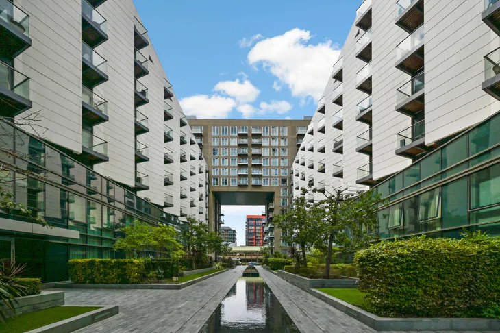 Flat Alexia Square in Greater London