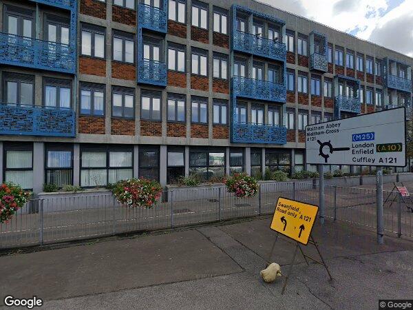Flat Swanfield Road in Waltham Cross