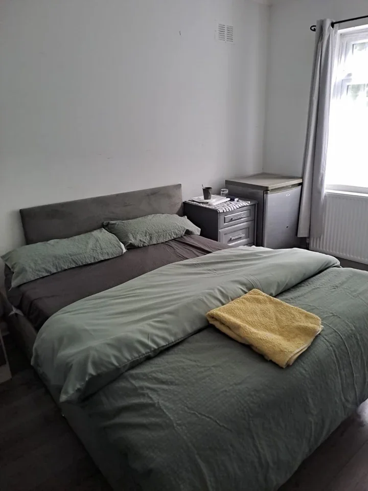 Room Meadowcroft Close in Reigate and Banstead