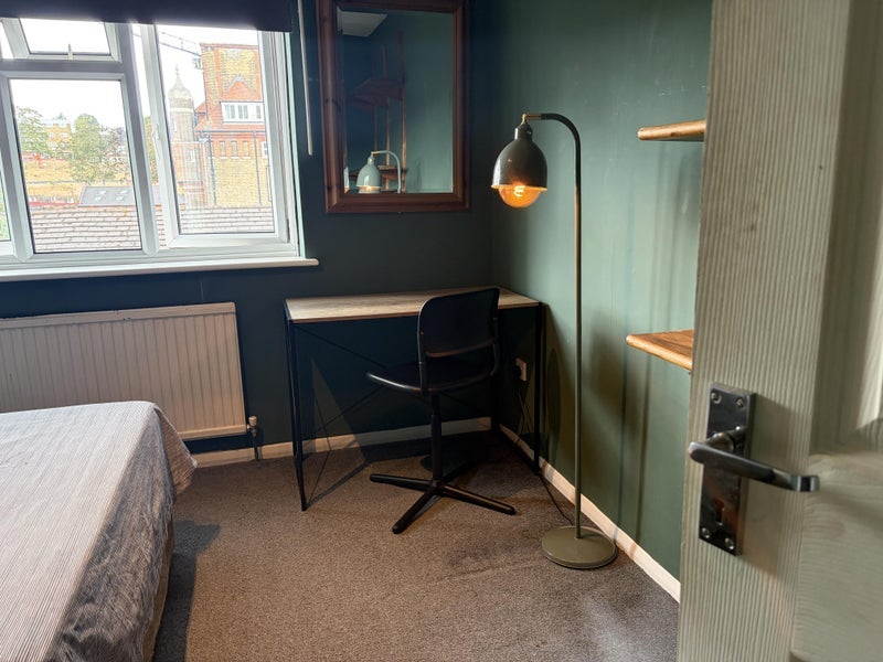 Room Rosebank Walk in Greater London