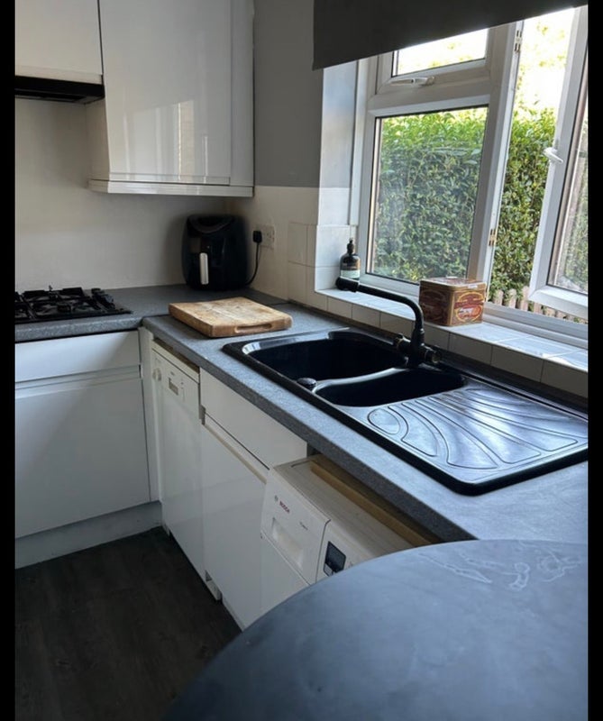 Room Rosebank Walk in Greater London