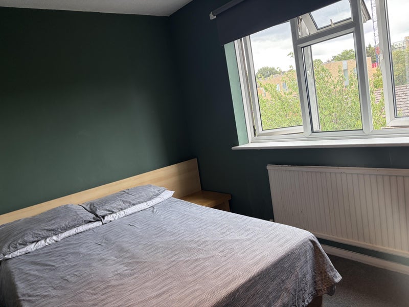 Room Rosebank Walk in Greater London